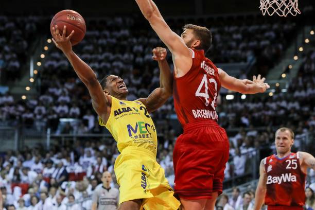 他多次通过 他多次通过