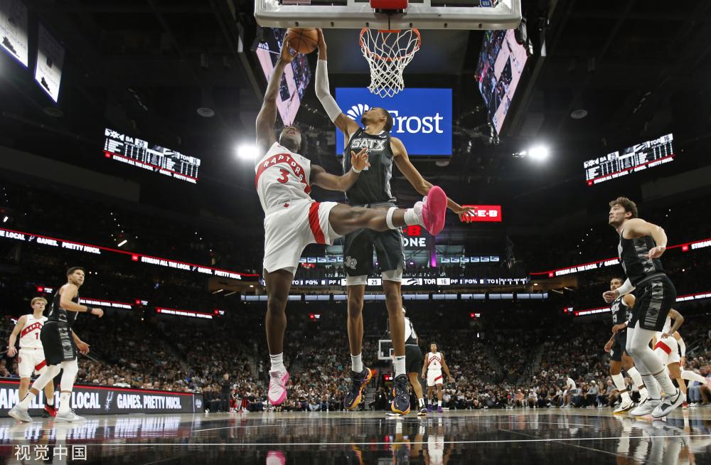 他的一举一 他的一举一